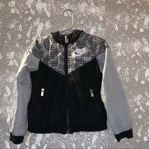 Boys nike windbreaker size 4 (XS)